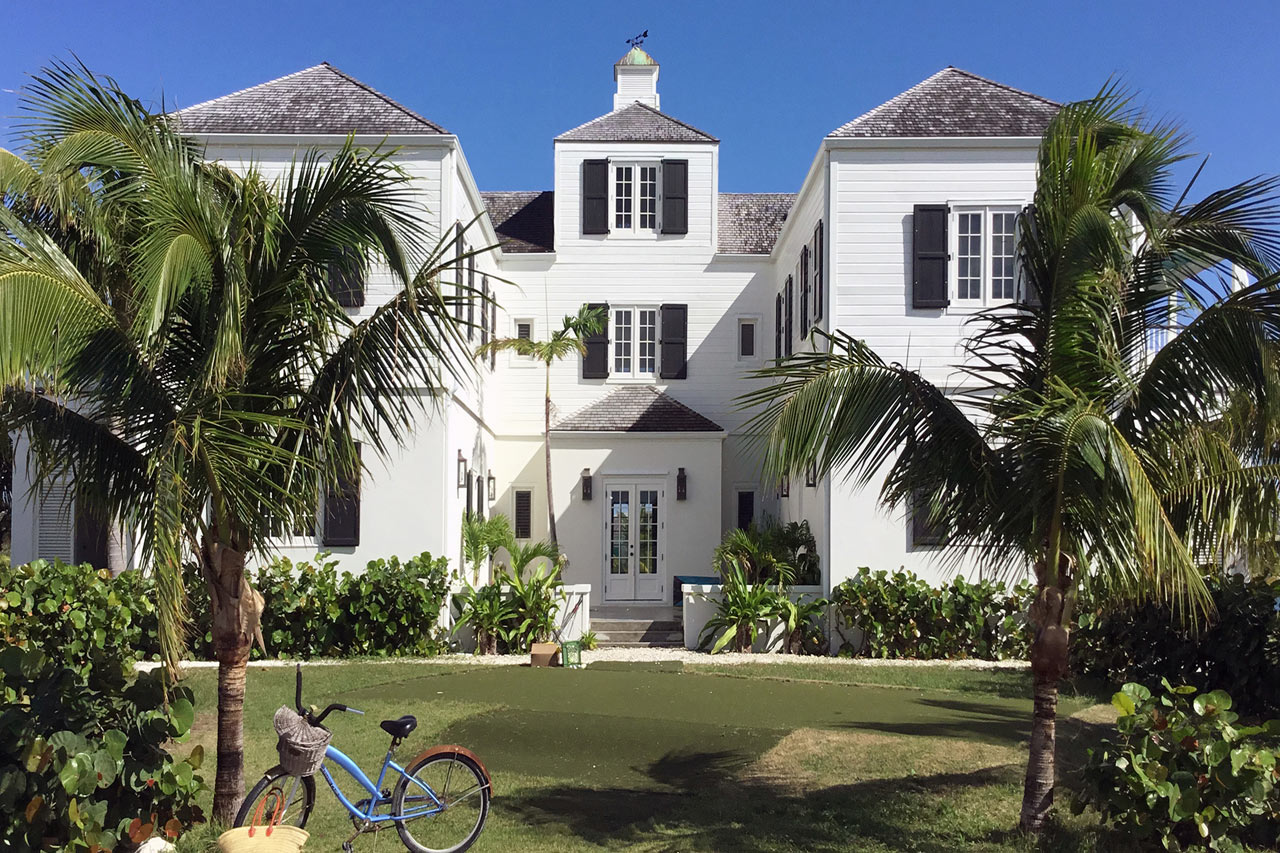 west elevation of a Bahamian veranda style lodge designed by Maria de la Guardia & Teofilo Victoria of DLGV Architects & Urbanists